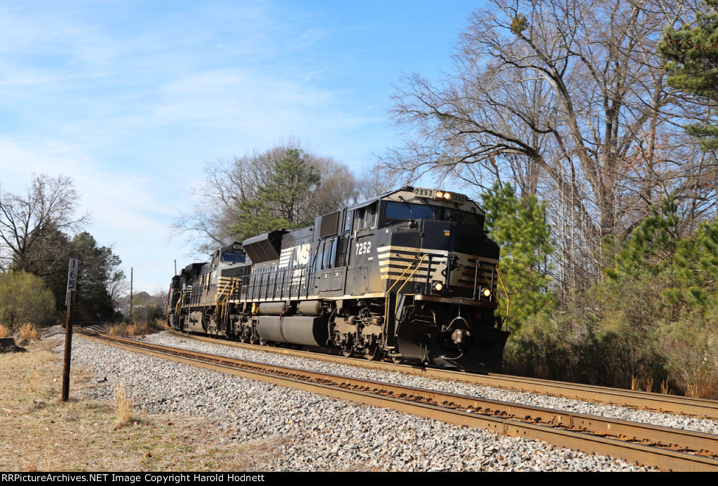 NS 7252 leads train 350 northbound